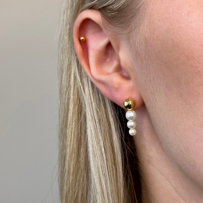 Carly øreringe i 18 karat forgyldt sølv med perler fra MerlePerle