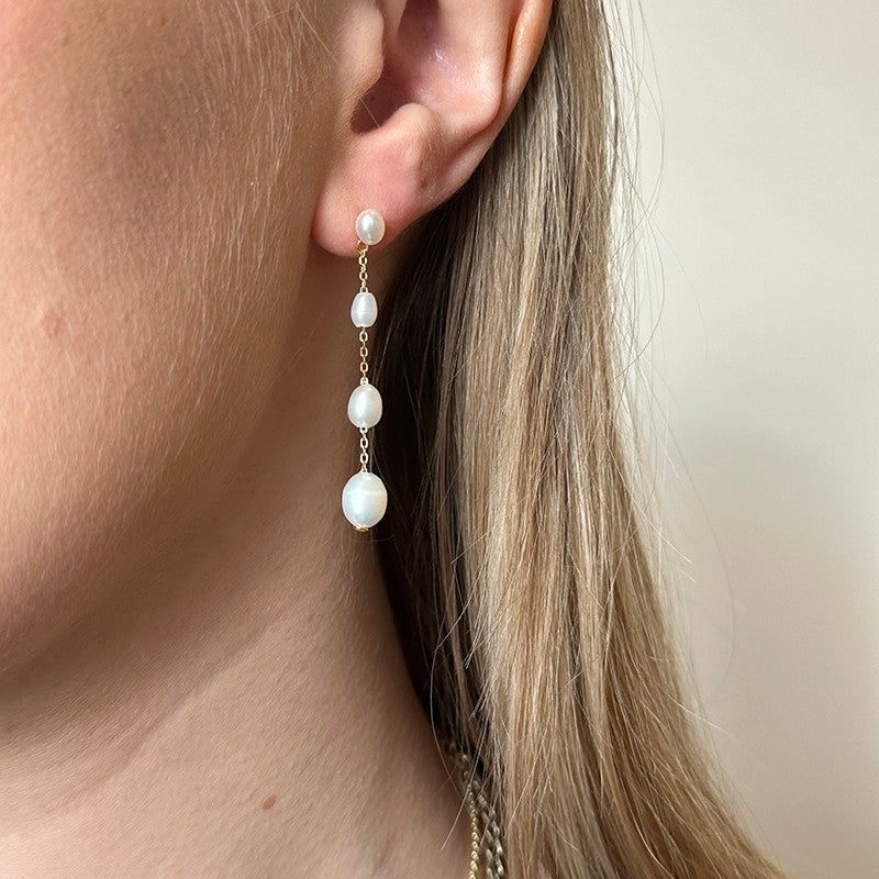 Carola øreringe i 18 karat forgyldt sølv med ferskvandsperler fra MerlePerle