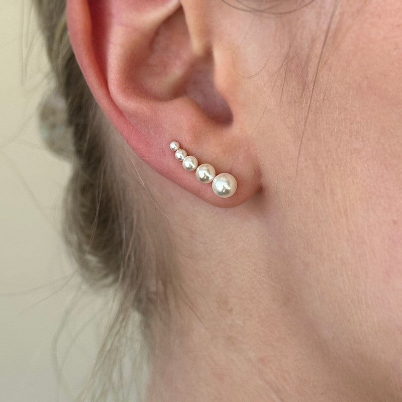 Chrispy Crawlers øreringe i 18 karat forgyldt sølv med perler fra MerlePerle