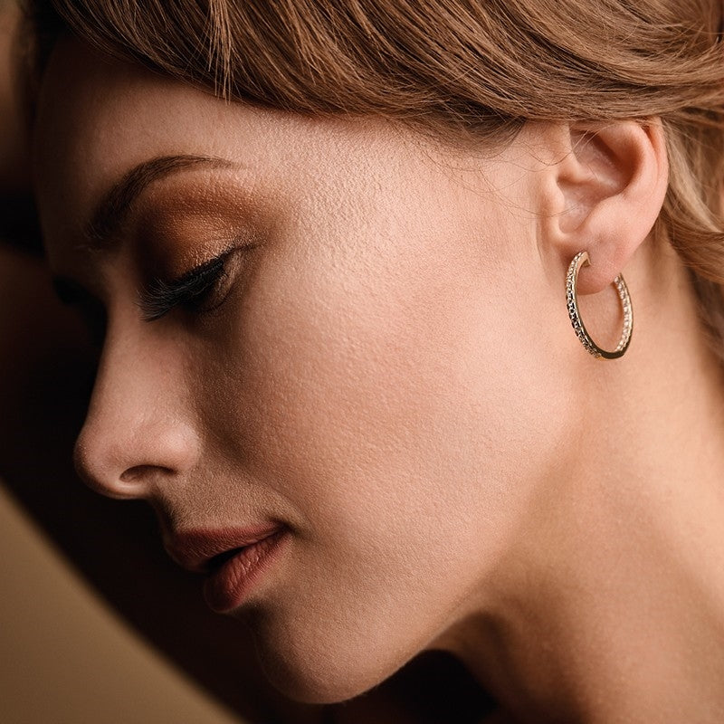 Nuran creoler i 14 karat guld med 0,36 ct diamanter Ø18