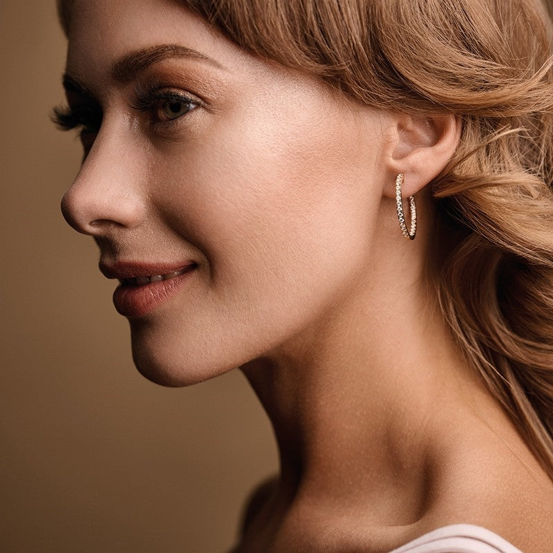 Nuran creoler i 14 karat guld med 0,60 ct diamanter Ø27