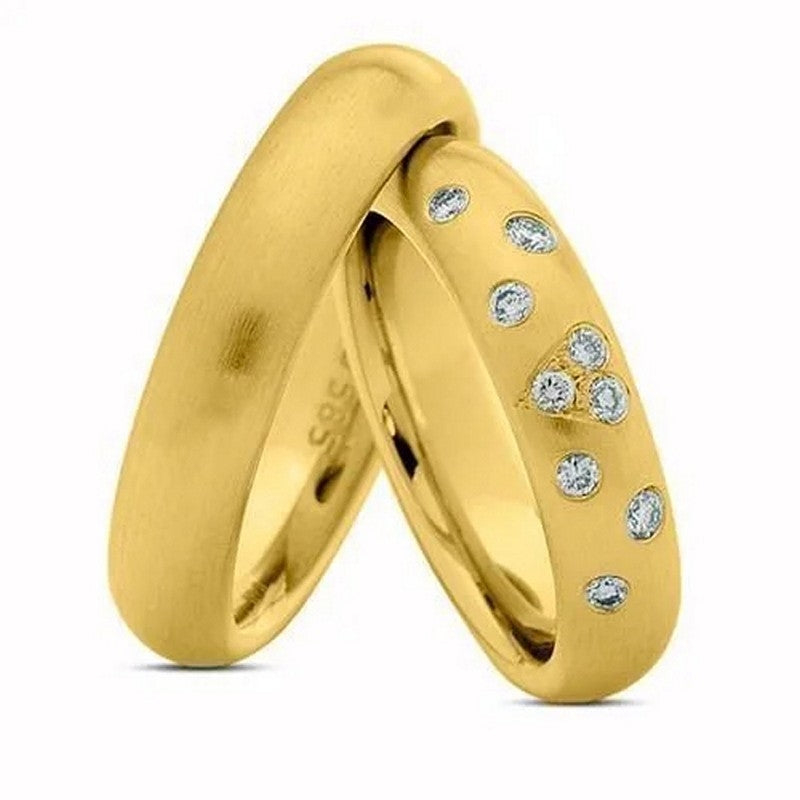Stilfulde Nuran vielsesringe i 8 eller 14 karat silkemat guld med 9 diamanter på damering – 5 mm brede.