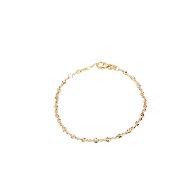 Dana armbånd fra Pico Copenhagen i 24 karat forgyldt sølv med grafiske plader og solmønster i 16–17,5 cm.