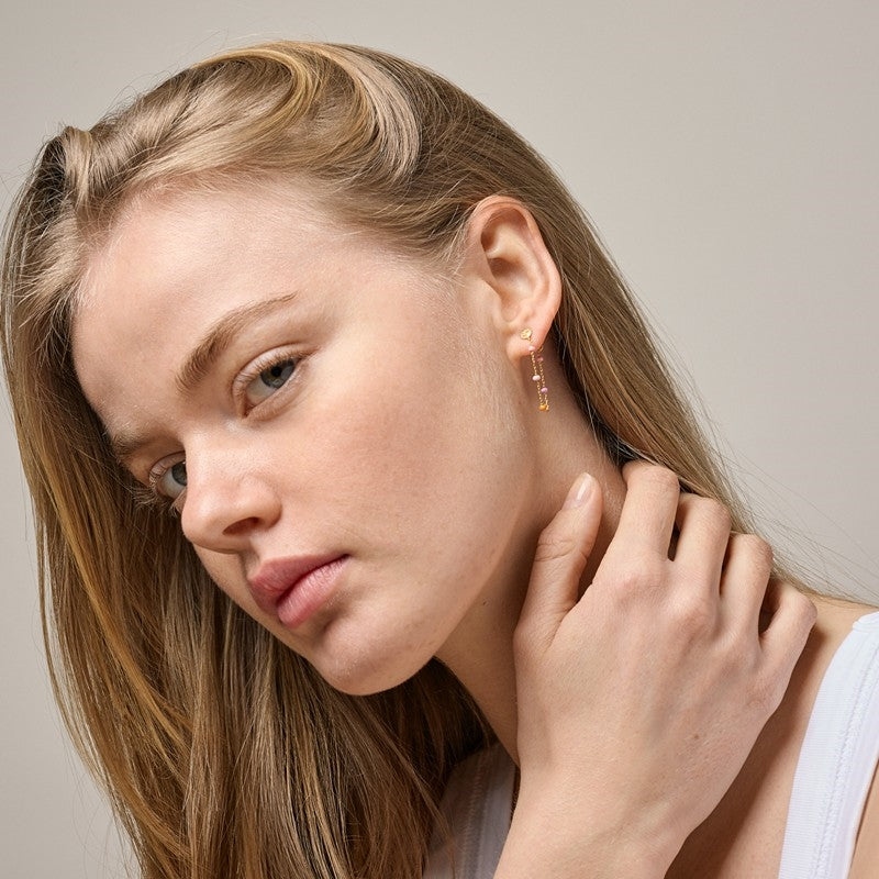 Lola Blush øreringe i forgyldt sølv med emalje fra Enamel Copenhagen