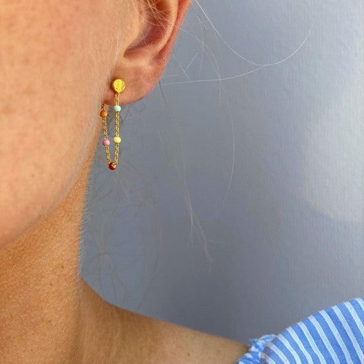 Lola RAINBOW øreringe i 18 karat forgyldt sølv fra Enamel Copenhagen med farvet emalje