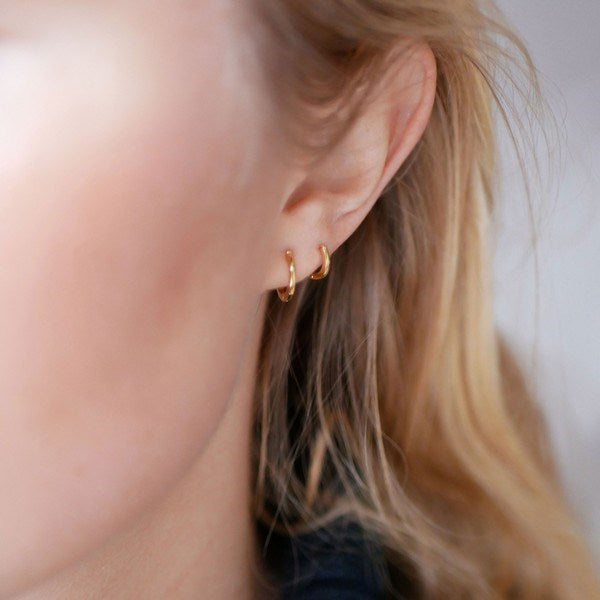 Classic hoops i 18 karat forgyldt sølv fra Enamel Copenhagen (Ø8 mm)