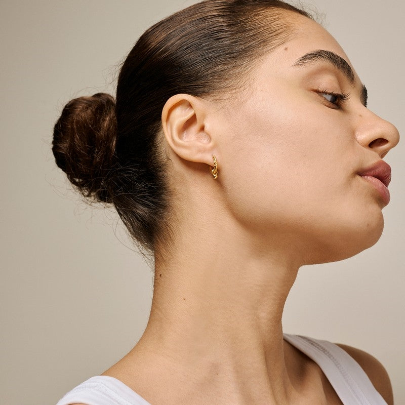 Belle hoops fra Enamel Copenhagen i 18 karat forgyldt sølv, Ø13 mm