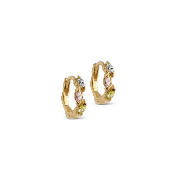 Laia hoops fra Enamel Copenhagen i 18 karat forgyldt sølv med farvede zirkoner, Ø11,5 mm.