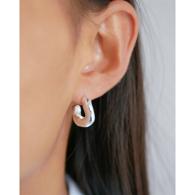 Gianna hoops i sølv fra Enamel Copenhagen