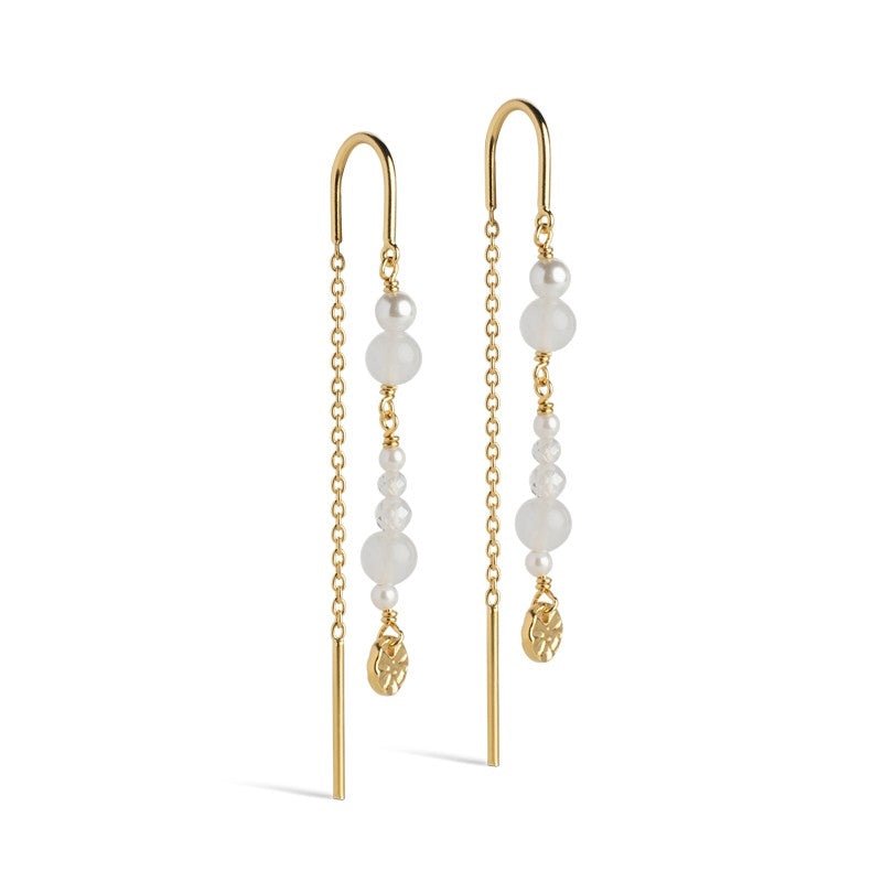 Sofia perleøreringe i forgyldt sølv med hvide sten fra Enamel Copenhagen