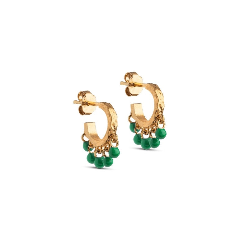 Astrid hoops fra Enamel Copenhagen i forgyldt sølv med grøn emalje, 15x10 mm creoler.