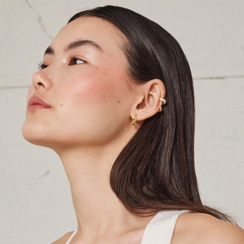 Sparkling Curve Large øreringe i forgyldt sølv fra Enamel Copenhagen