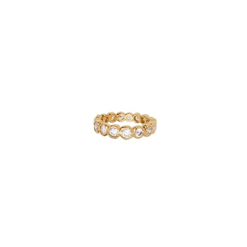 Elva Crystal ring fra Pico Copenhagen i forgyldt messing med klare krystaller i forskellige størrelser.