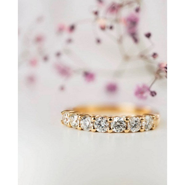 Nuran elegant alliancering i 14 karat guld med 0,77 ct diamanter