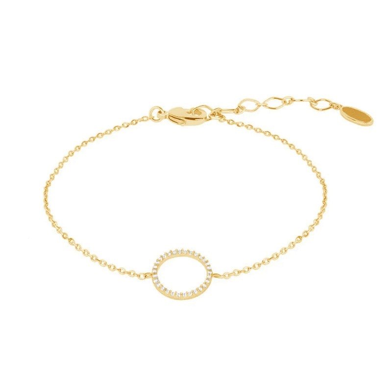 ByBirch armbånd i forgyldt sølv med cirkelvedhæng besat med klare zirkoner, 15-18 cm.