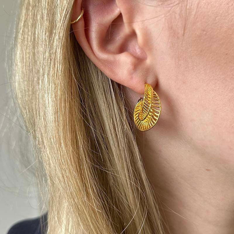 Filigran Lumina øreringe i 24 kt forgyldt messing fra Pico Copenhagen