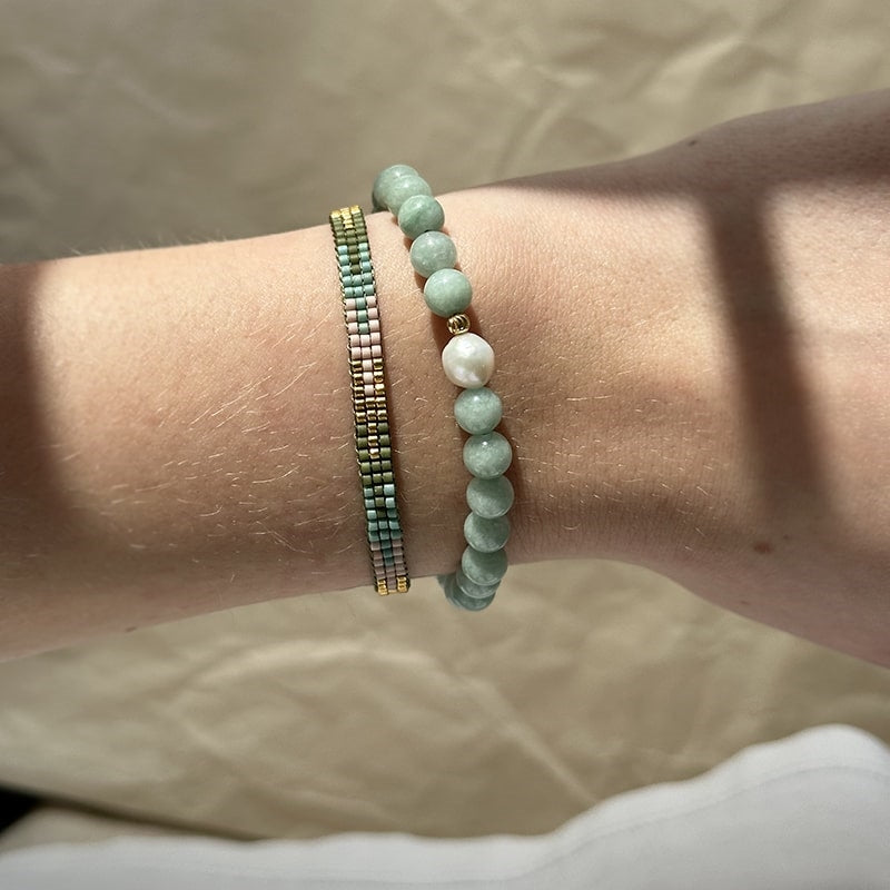 Mary armbånd i forgyldt sølv med dusty green glasperler 16–19 cm – Nuni Copenhagen