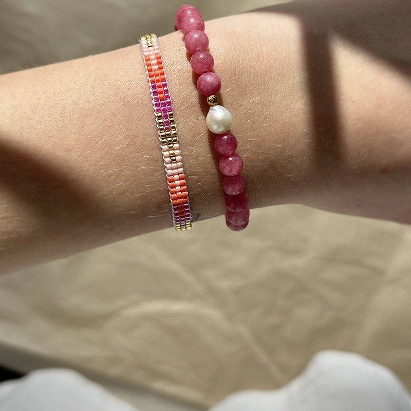 Florence armbånd i forgyldt sølv med pink jade og ferskvandsperle 16+3 cm fra Nuni Copenhagen