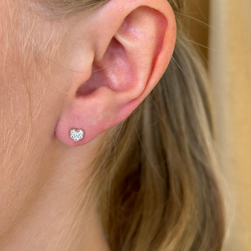 Hjerteøreringe i 8 kt guld med zirkonia – Smykkecenter