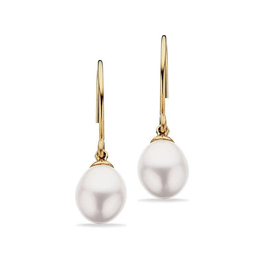 Forgyldte ørehængere fra Smykkecenter med hvide ferskvandsperler (6 x 8 mm)