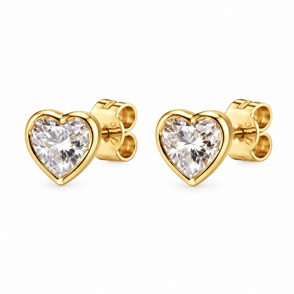Hjerteørestikker i 8 kt guld med klar hjerteslebet zirkonia 6x6 mm fra Guldcenter.