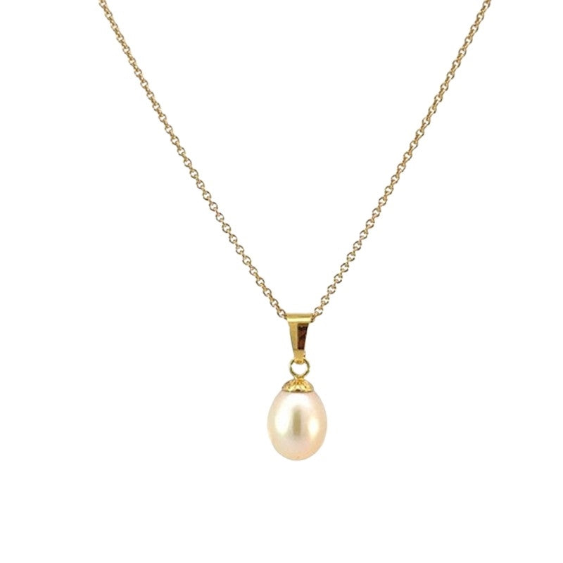 Smykkecenter vedhæng i 8 kt guld med oval hvid perle og forgyldt kæde 45 cm