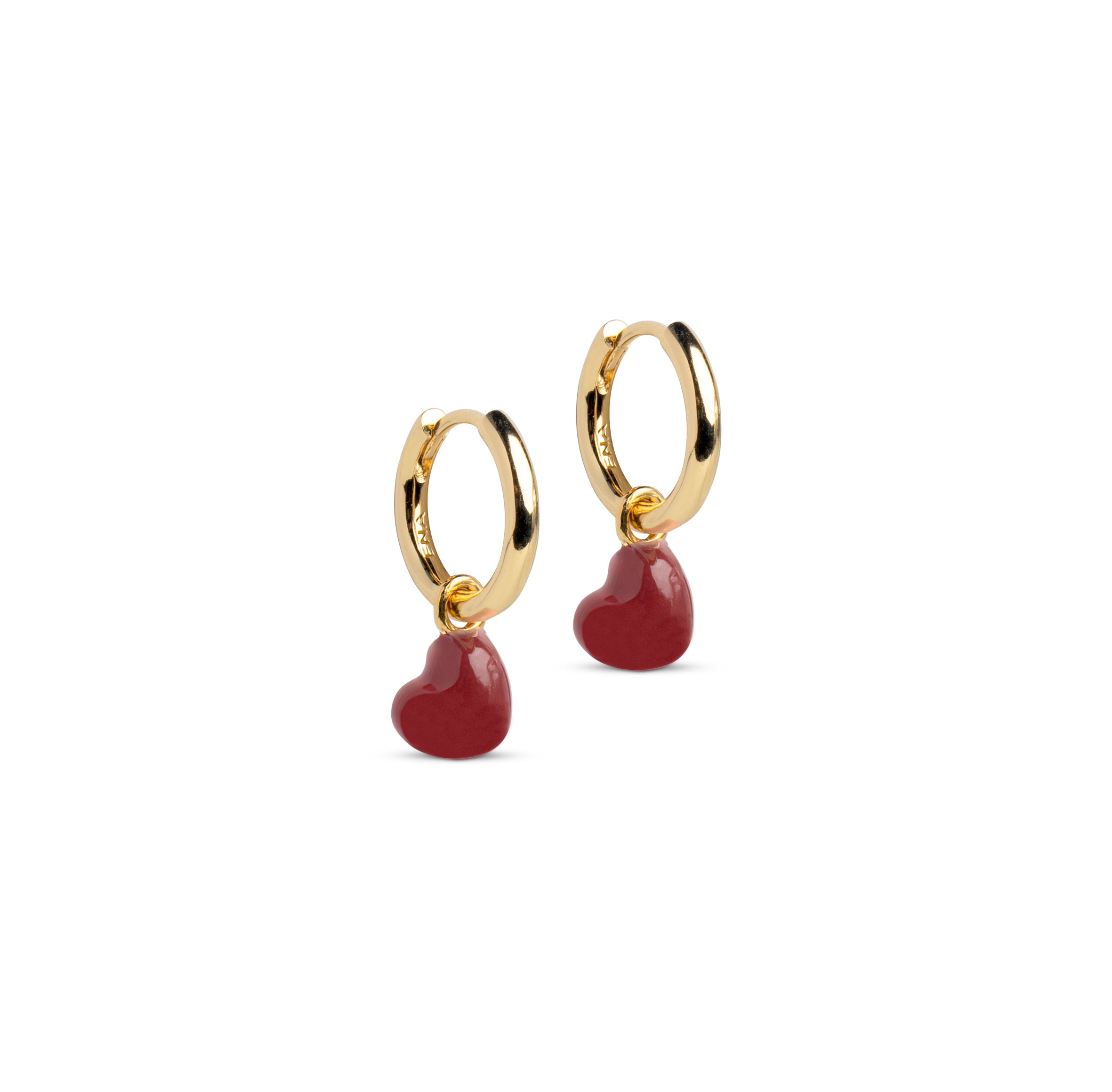 Grand Amore hoops i 18 karat forgyldt messing med bordeaux emaljehjerter fra Enamel Copenhagen.