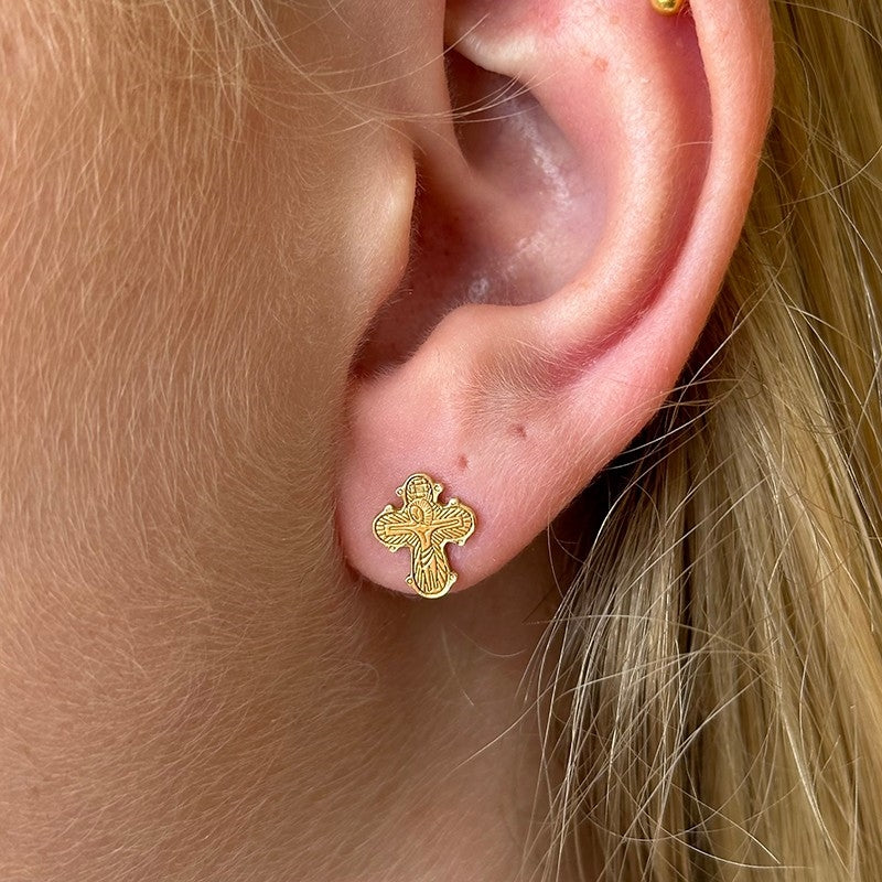 Dagmarkors ørestikker i forgyldt sølv fra Siersbøl