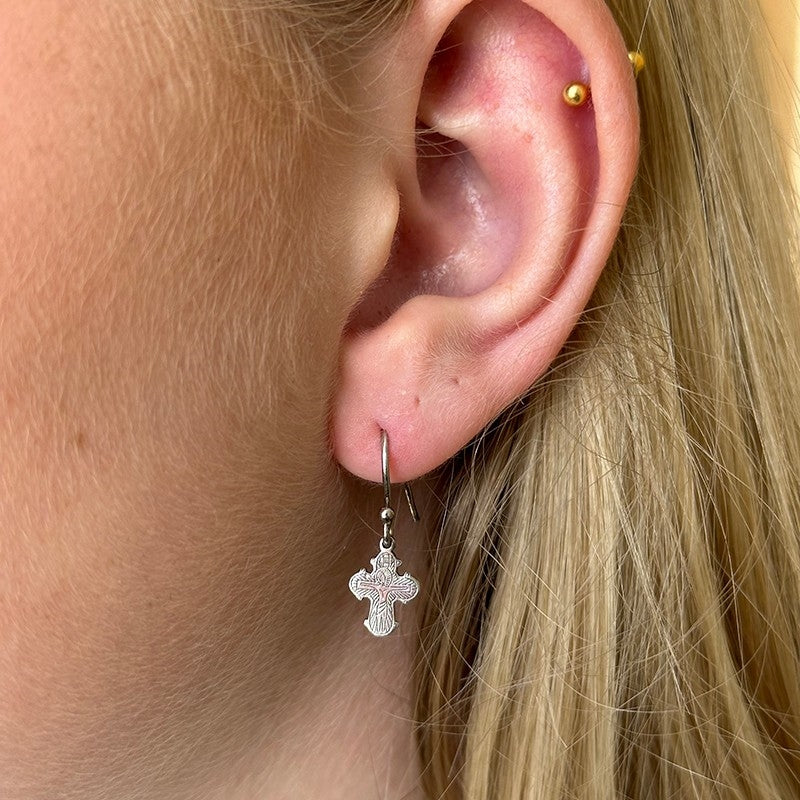 Dagmarkors øreringe i rhodineret sølv fra Siersbøl