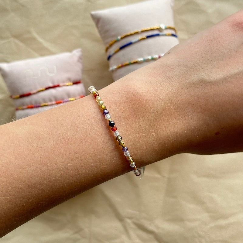 Big Kate armbånd i forgyldt sølv med farvede perler fra Nuni Copenhagen