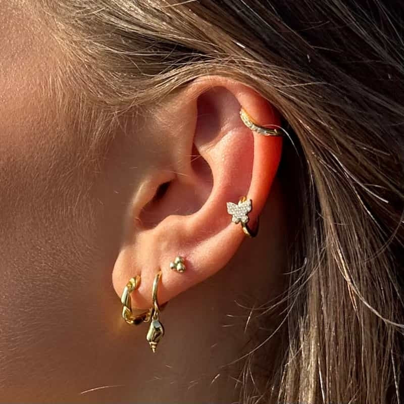 Shelly hoops i 18 karat forgyldt sølv med konkylie fra MerlePerle