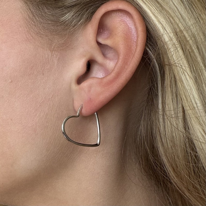 Hailey hjerteøreringe i sølv fra MerlePerle