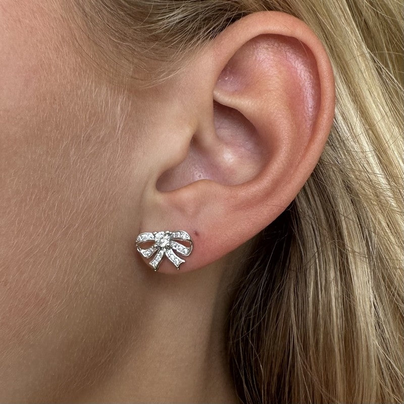 Rikke sølvøreringe med sløjfer og zirkonia fra MerlePerle