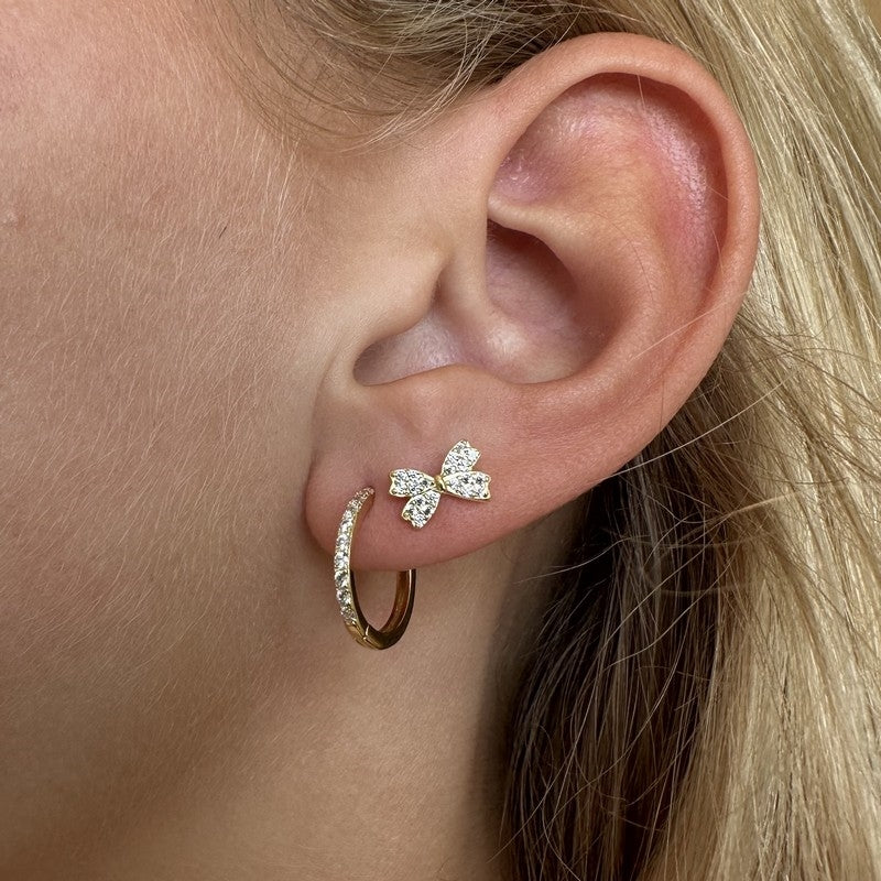 Elvira ørestikker i forgyldt sølv med zirkonia fra MerlePerle