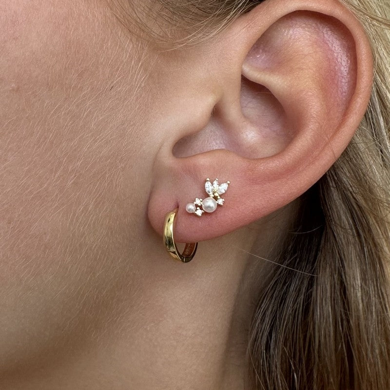 Alana ørestikker i 18 karat forgyldt sølv med ferskvandsperler og zirkonia fra MerlePerle