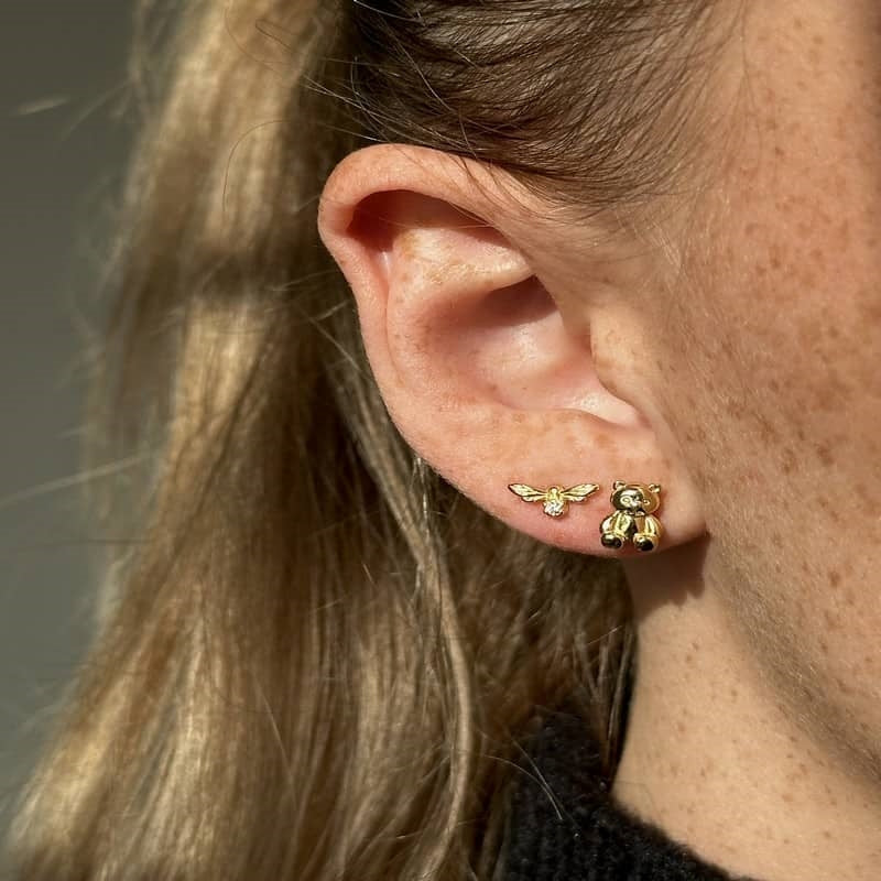 Fie ørestikker i forgyldt sølv fra MerlePerle med zirkonia