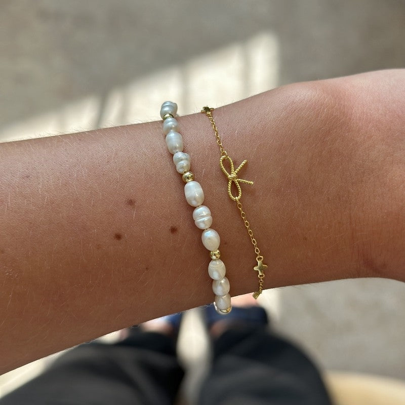 Roya armbånd i 18 karat forgyldt sølv fra MerlePerle med sløjfe 15,5+3 cm