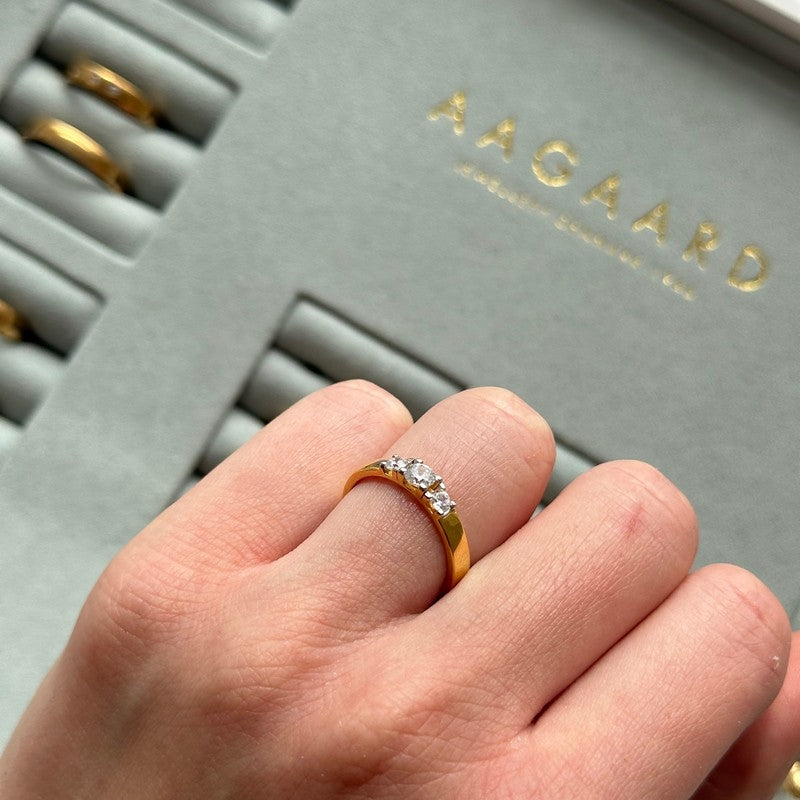 Smuk Aagaard alliancering i 9 eller 14 karat guld med 0,40 ct lab grown diamanter