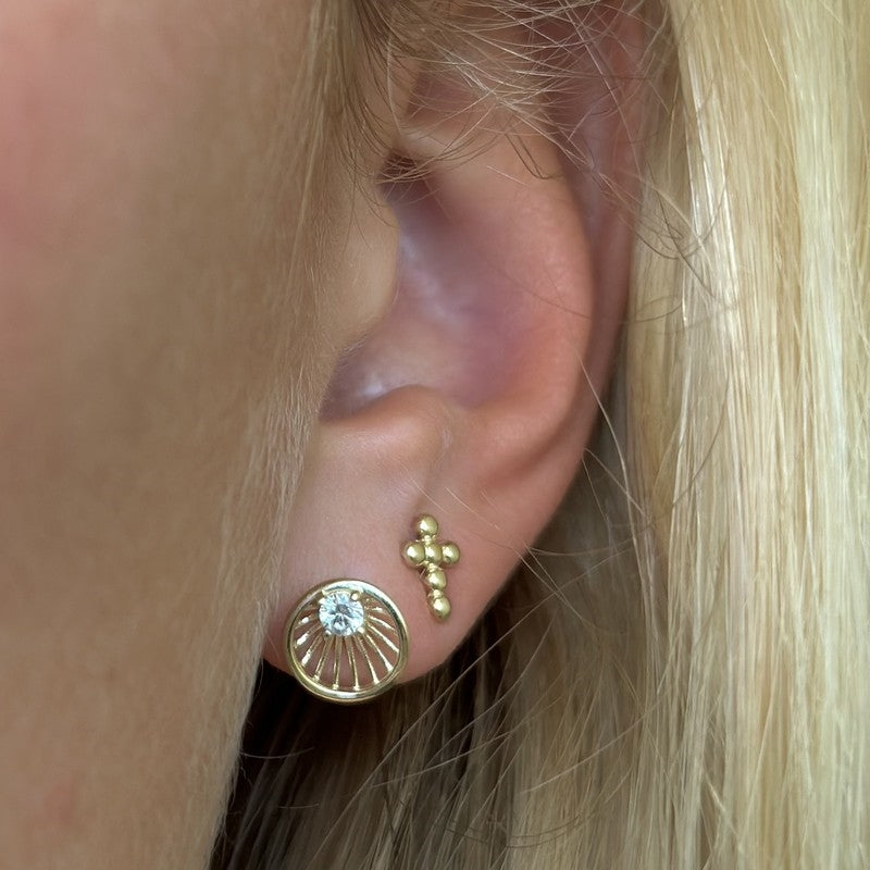 Siersbøl øreringe i 8 karat guld med cirkel og zirkonia