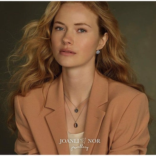 JoanliNor Ellanor halskæde i forgyldt sølv med bogstavvedhæng og zirkonia, 14 mm (A)