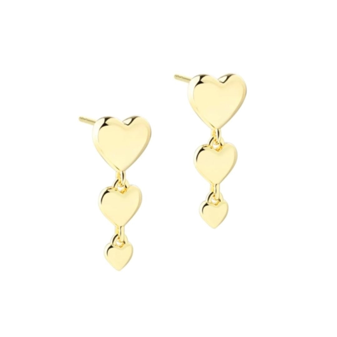Aqua Dulce Karla & Me Large øreringe i 14 karat forgyldt sterlingsølv med tre blankpolerede hjerter i stigende størrelse.