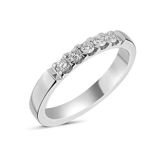 Klassisk Nuran alliancering i 14 karat hvidguld med 0,25 ct diamanter fra Memories kollektionen.