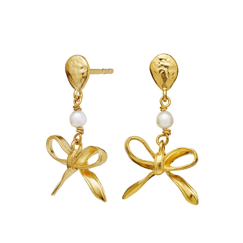 Lauren ørestikker i 18 karat forgyldt sølv med perler og sløjfer fra Maanesten