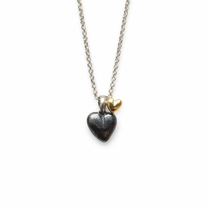 Rabinovich Little Heart halskæde i oxideret sølv med lille guldhjerte 49 cm.