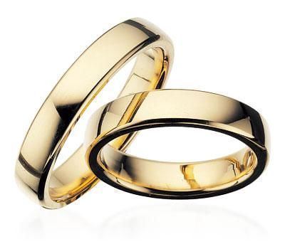 Scrouples vielsesringe i guld med blank overflade og diamant – detalje af fatning
