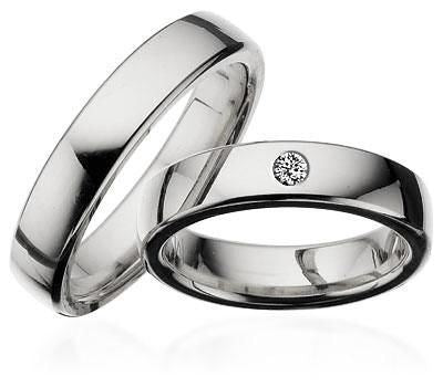 Scrouples vielsesringe i 14 kt. hvidguld, 5 mm glatte ringe – liggende på flade