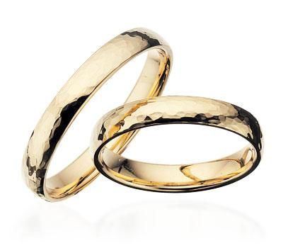 Klassiske Scrouples vielsesringe i 8 eller 14 karat hamret guld 3,5 mm uden diamant.