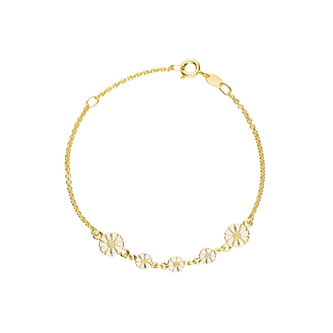 Marguerit armbånd i 24 kt forgyldt sølv med hvide emaljeblomster fra Lund Copenhagen, justerbart 17–19 cm.