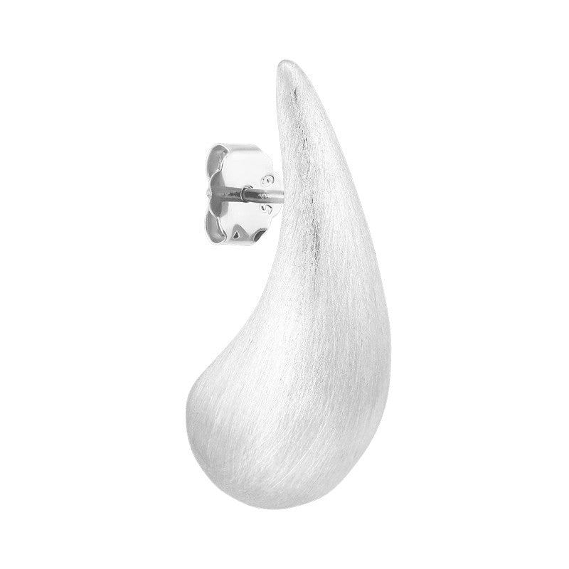 Mega Orbis drop stud ørering i sterlingsølv fra Jane Kønig – dråbeformet og mat sølvørering, 30 mm.