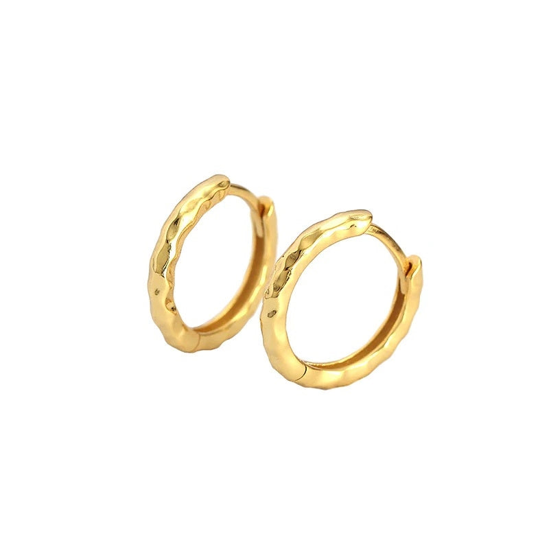 Smilla Small creoler i 18 kt forgyldt sølv fra MerlePerle, 12,5 mm